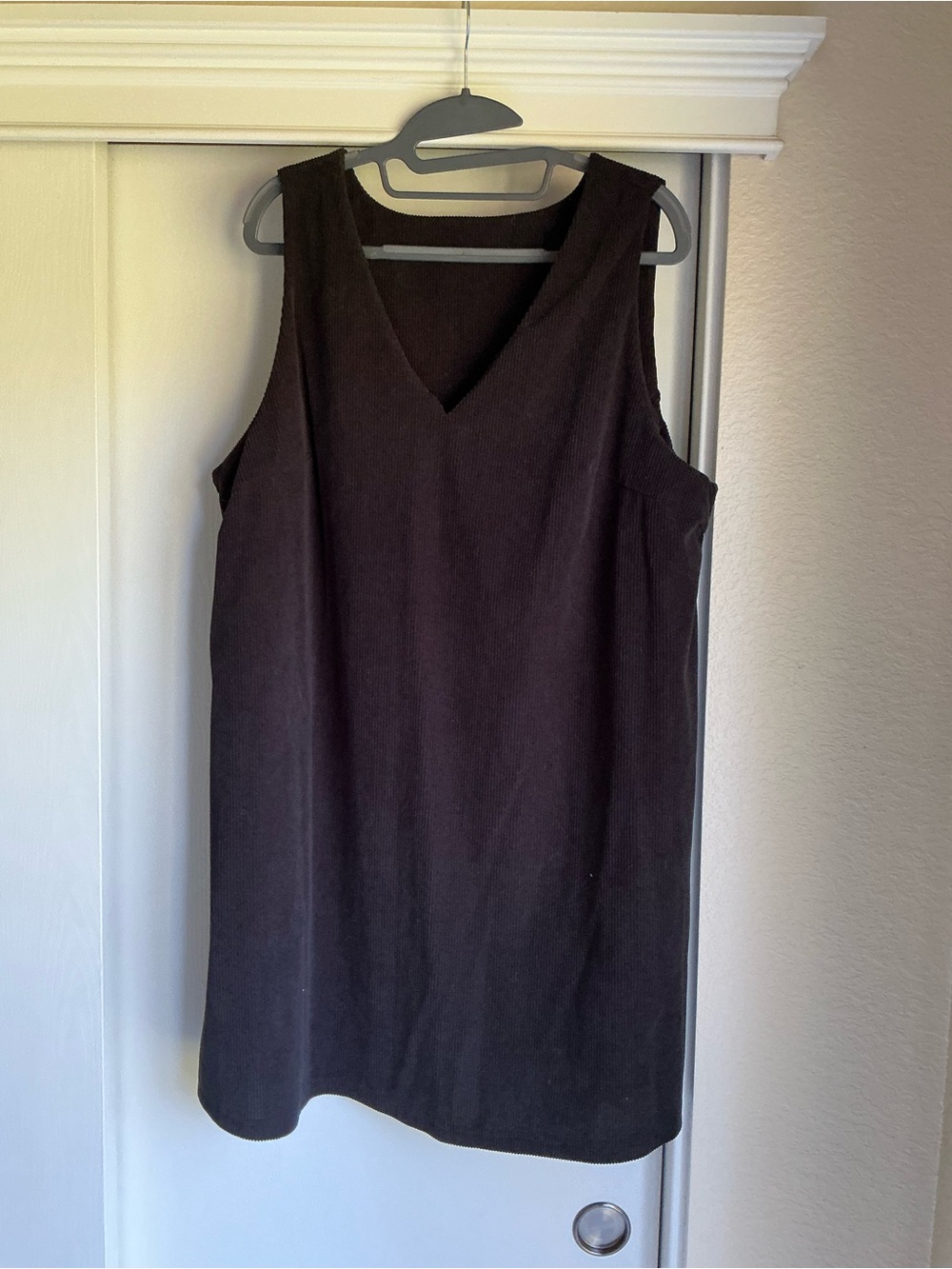 Classic Black V-Neck Sleeveless Women's Dress